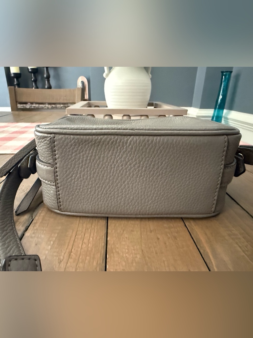 kate spade gray pebbled leather crossbody with gold logo - Picture 4 of 7